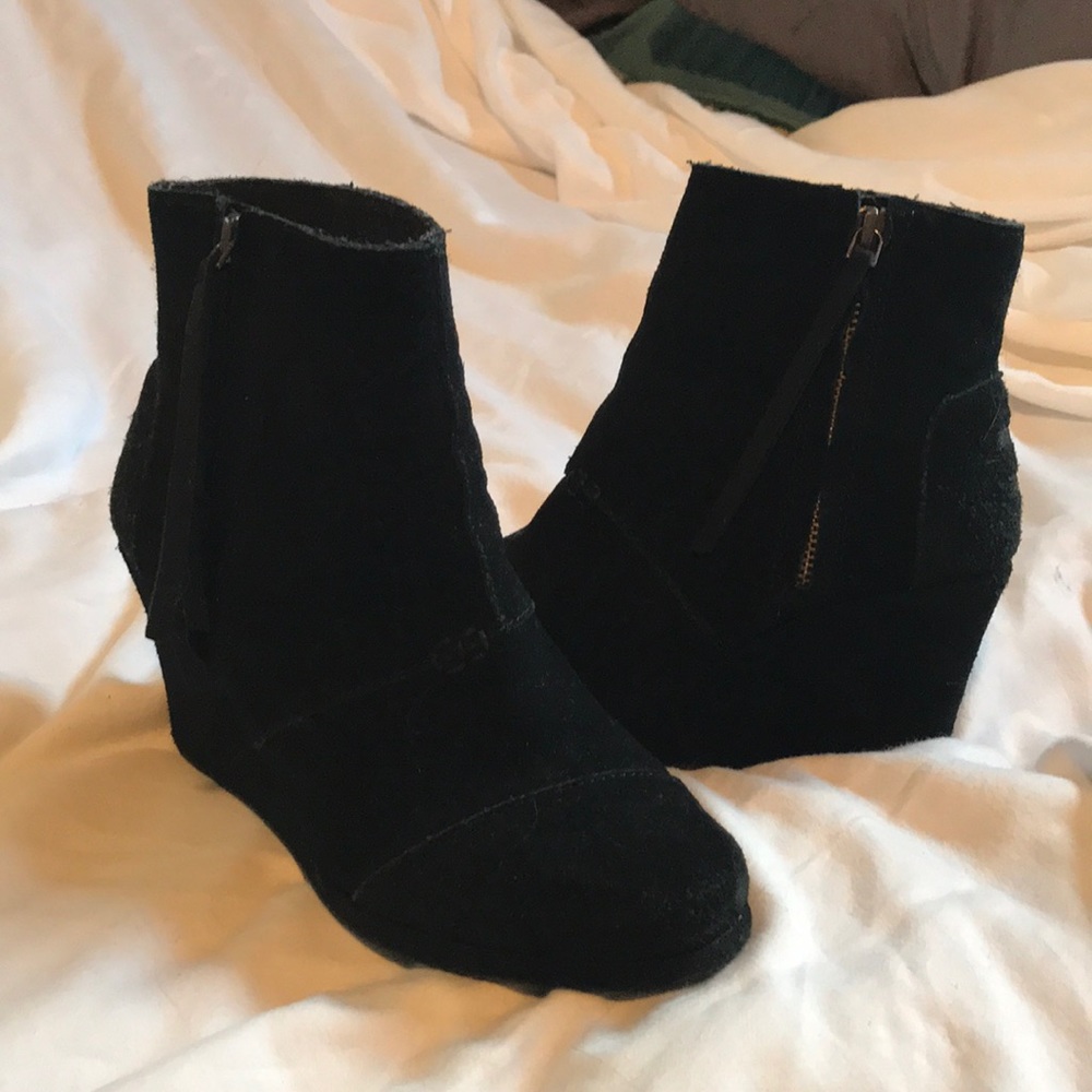 Tom’s Black Desert Suede Wedge Booties